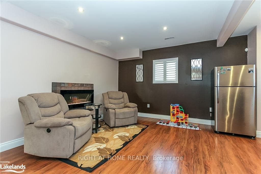 16 WASAGA SANDS Drive photo 34