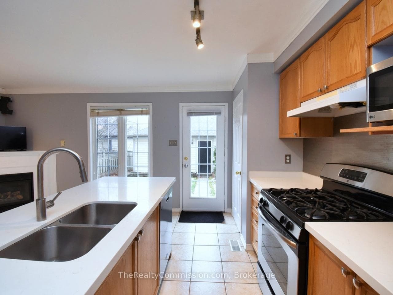 115 Gatwick Drive photo 18