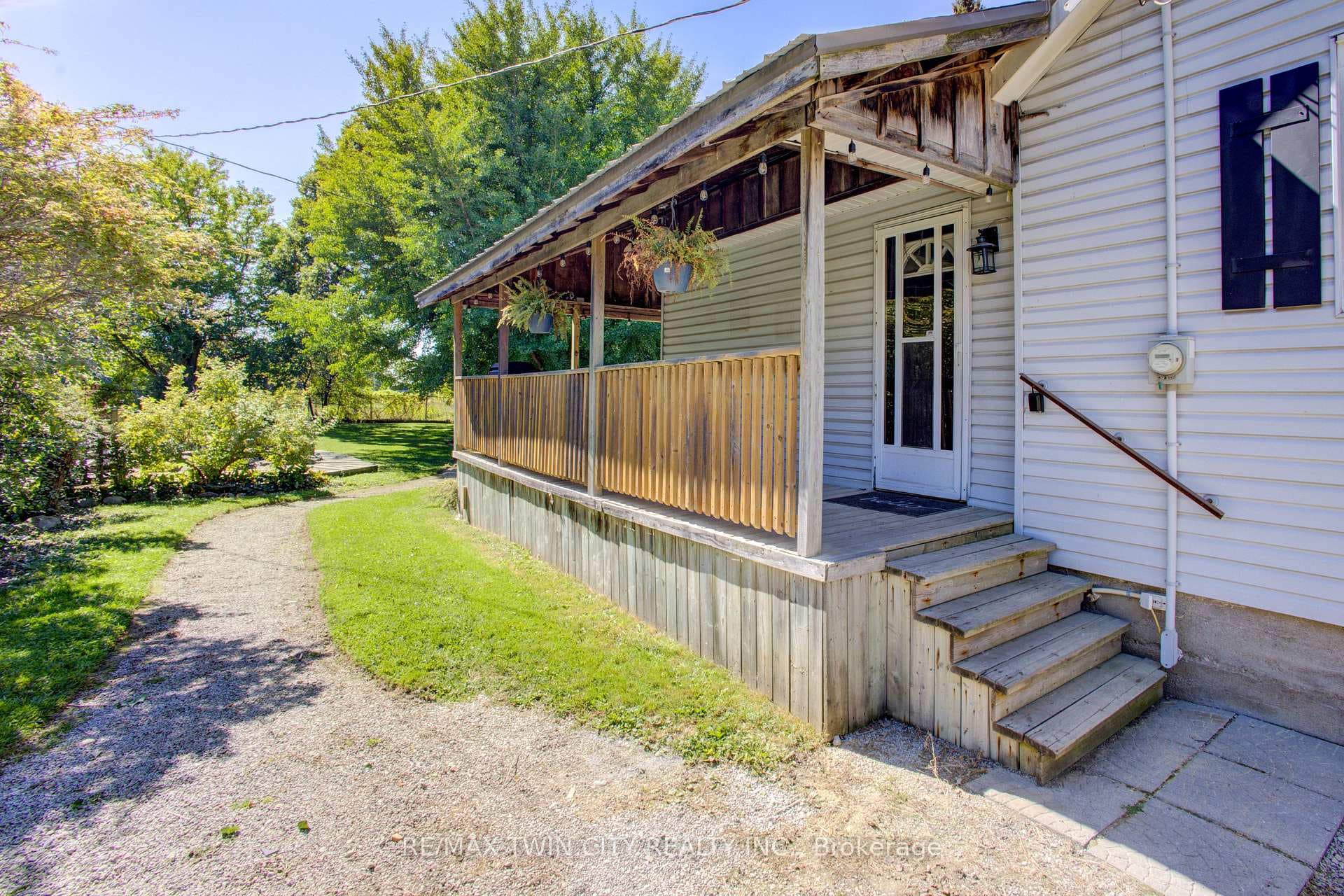141 Goderich Street photo 31