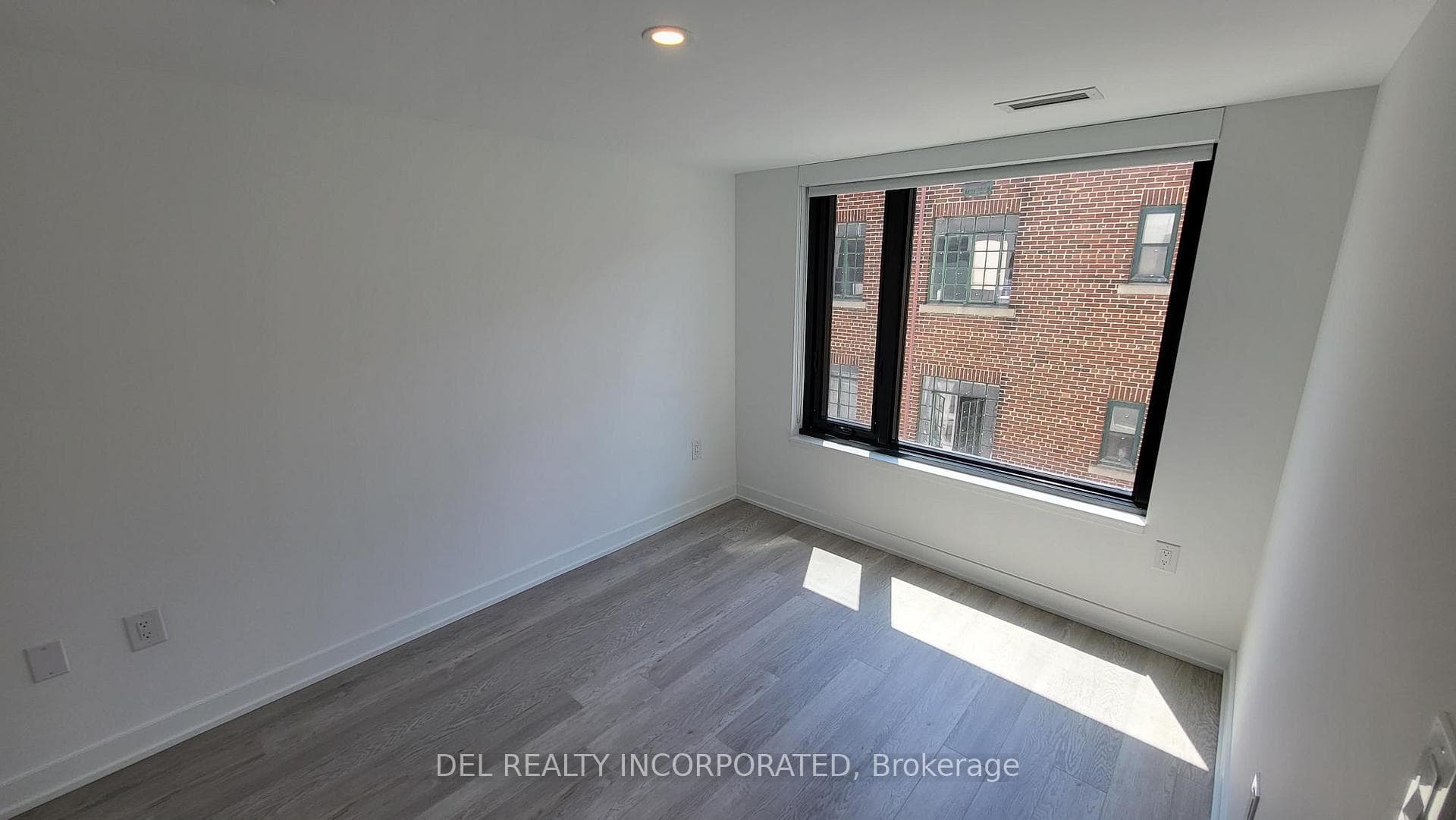 3 Strathgowan Avenue Unit 320 photo 10