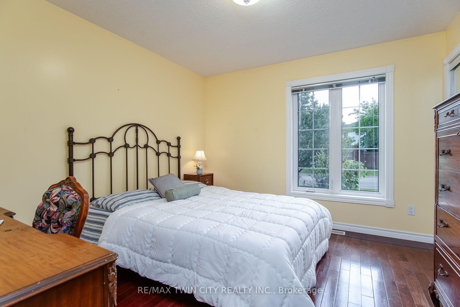 190 Laschinger Boulevard photo 26