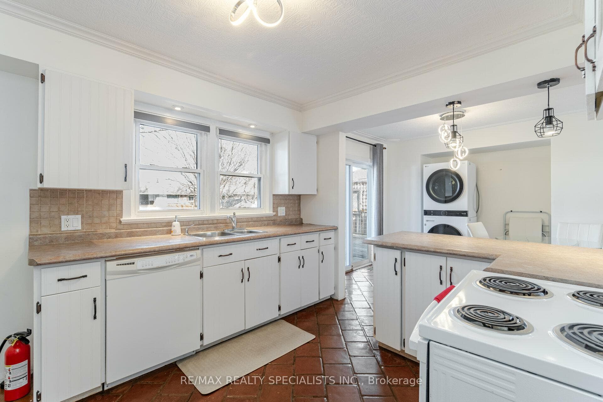 15 Nelles Road photo 11