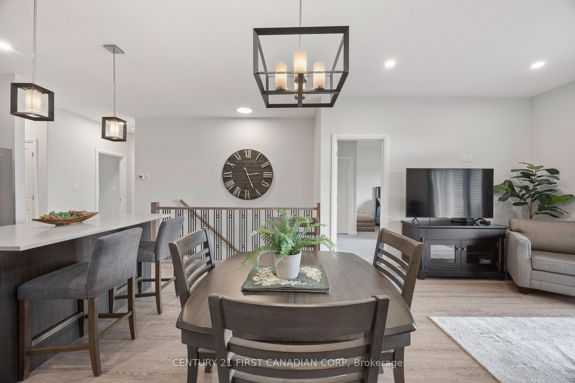 100 Rowe Avenue photo 18
