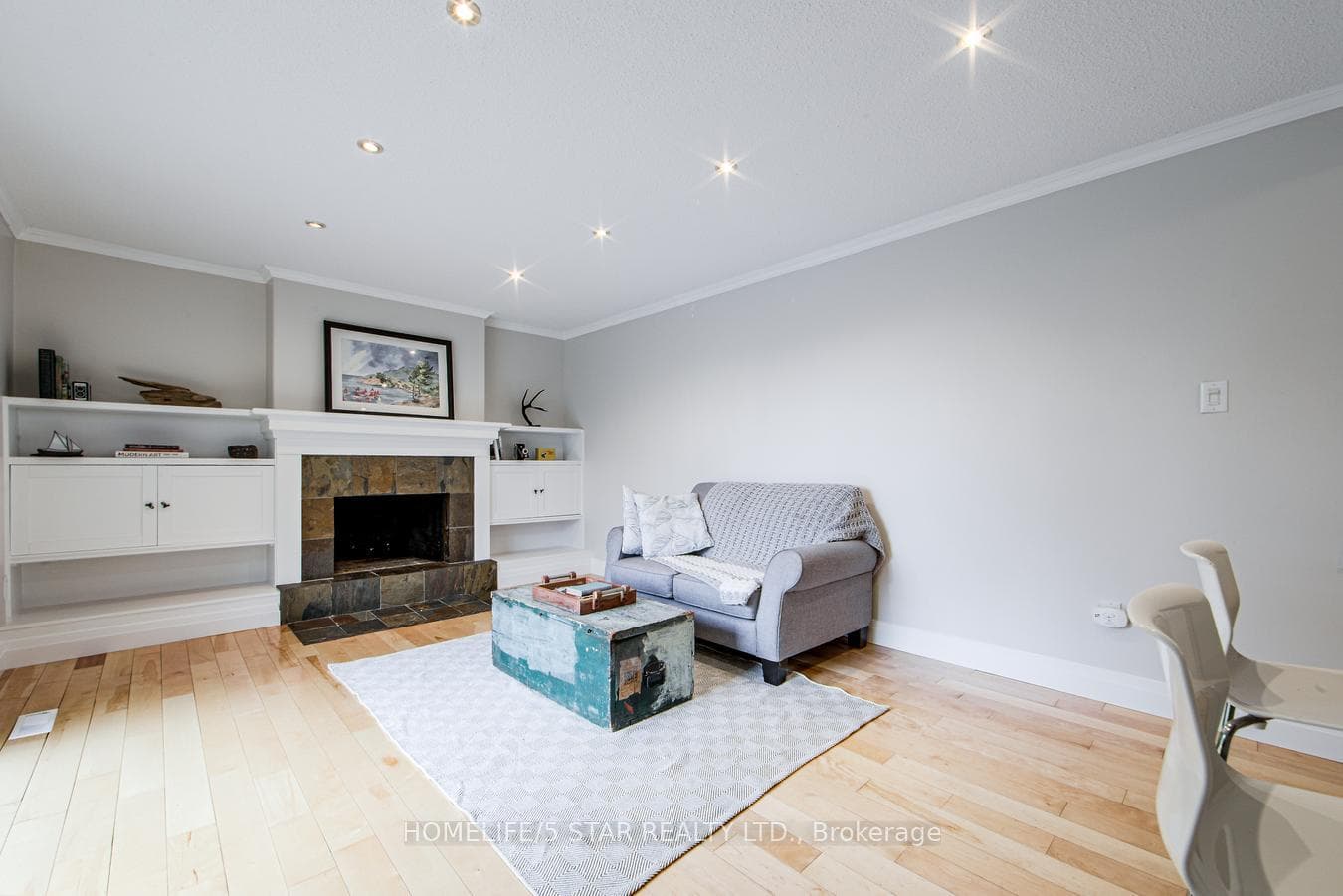 114 MOORE PARK Drive photo 11