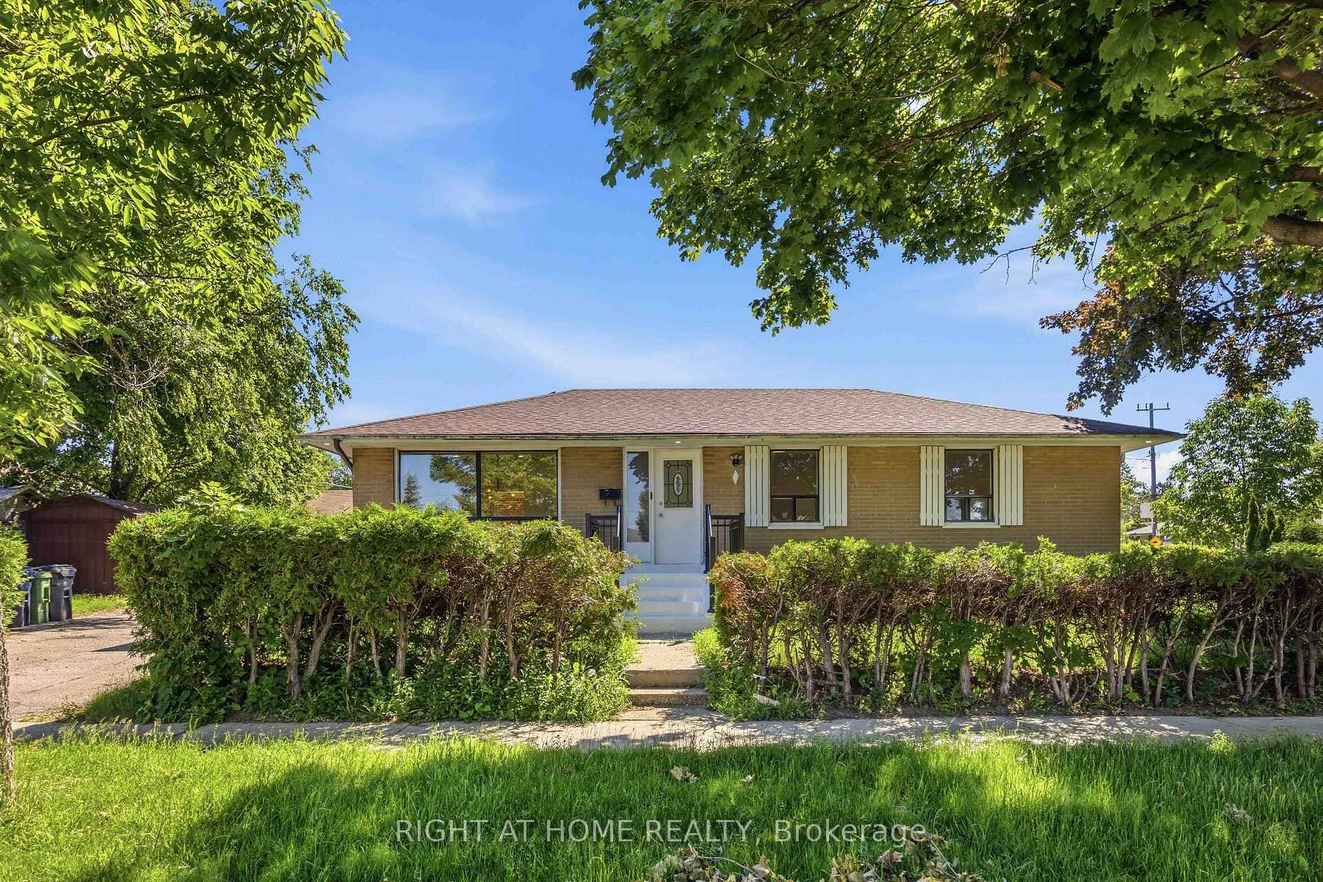 1 Mozart Avenue photo 3