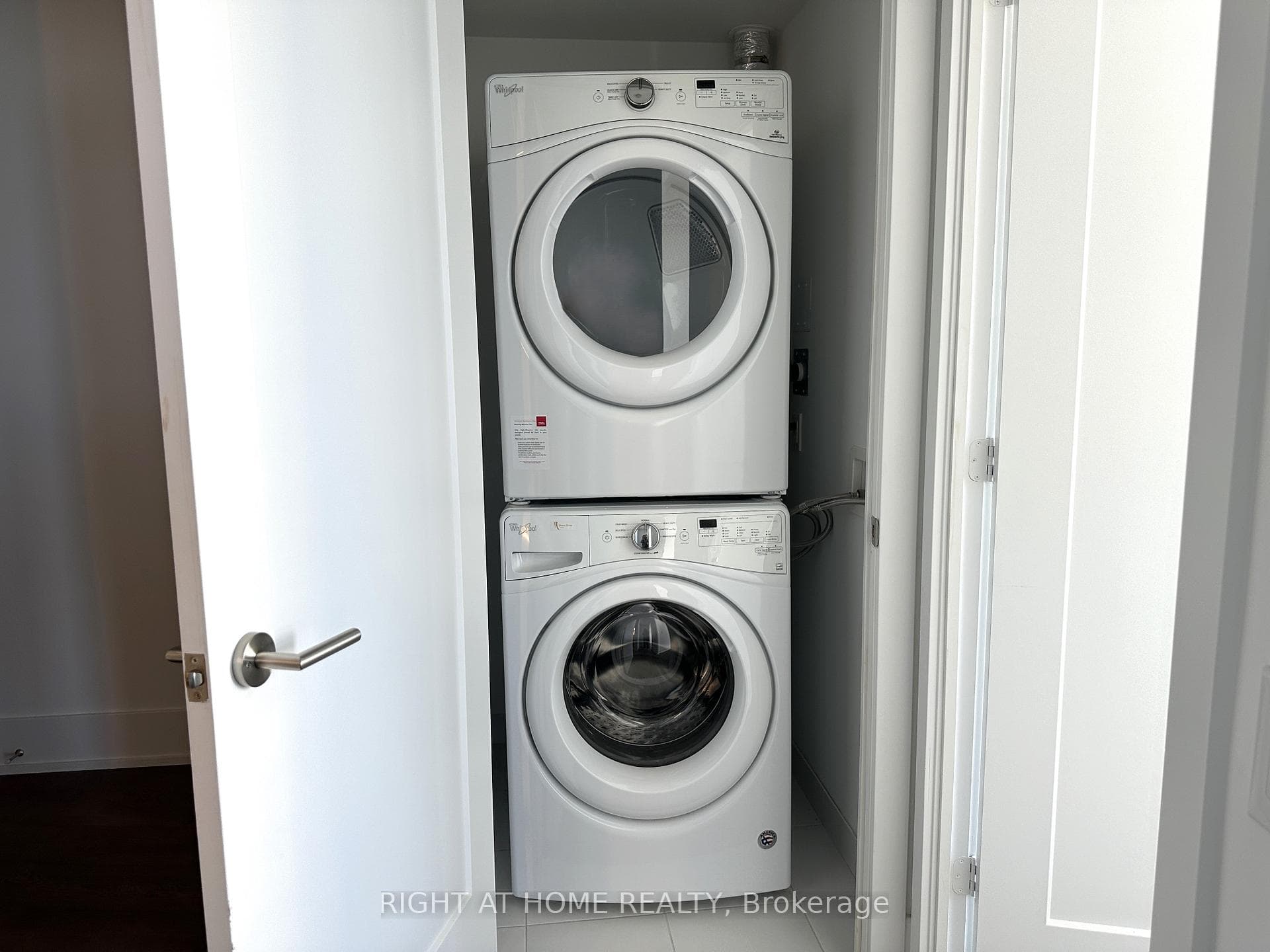 10 York Street Unit 6205 photo 14