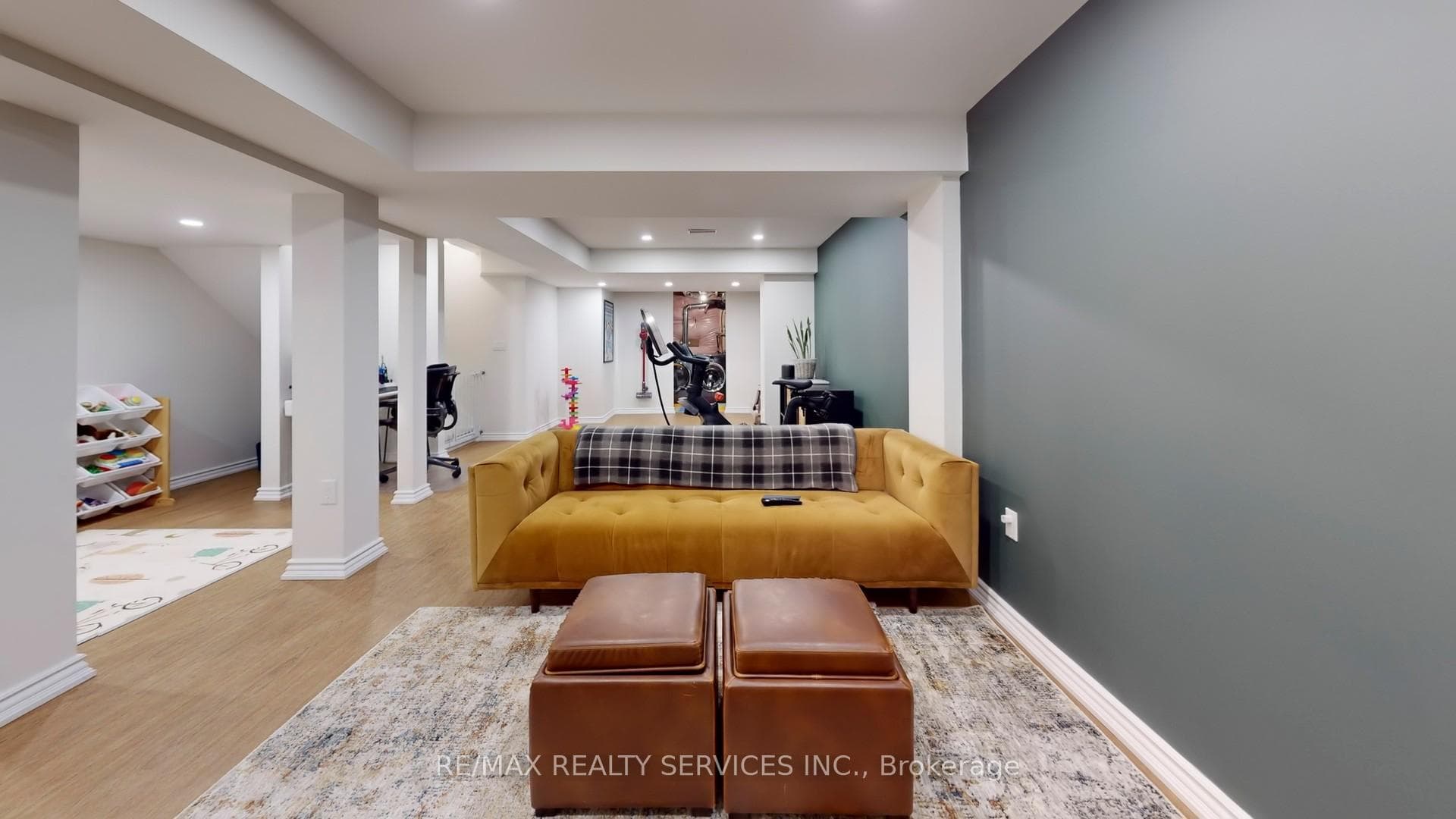 256 Inspire Boulevard photo 29