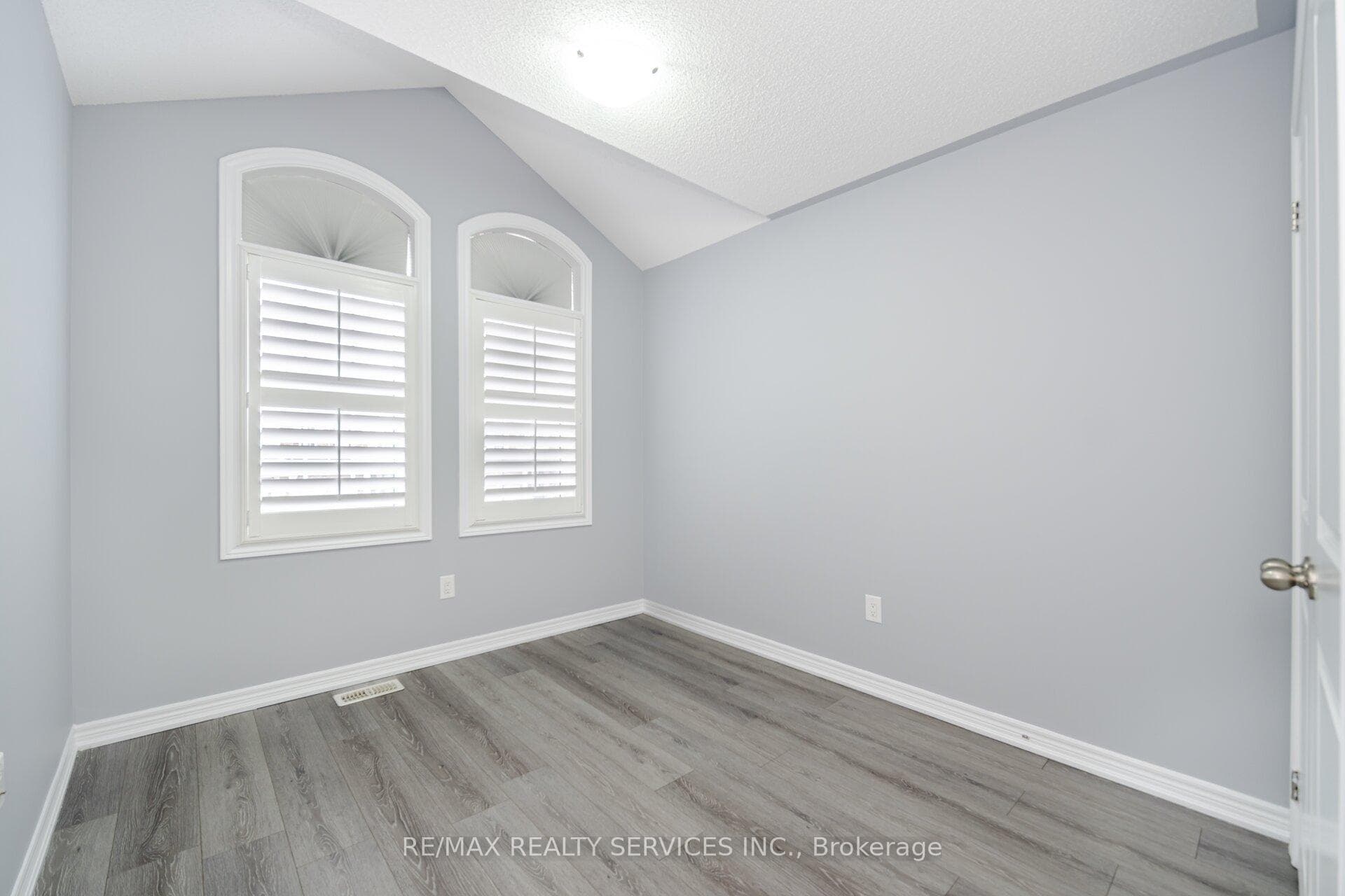 49 Ivor Crescent photo 28