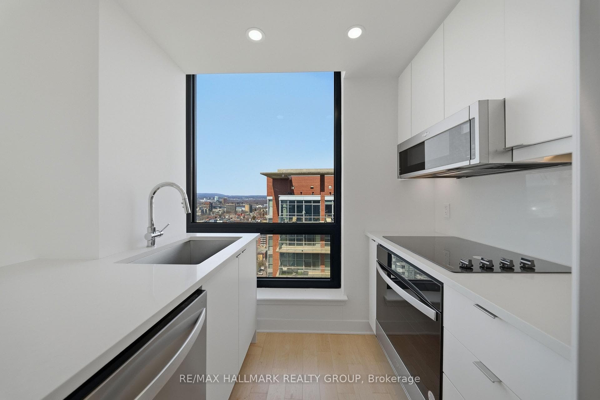 180 George Street Unit 2202 photo 13