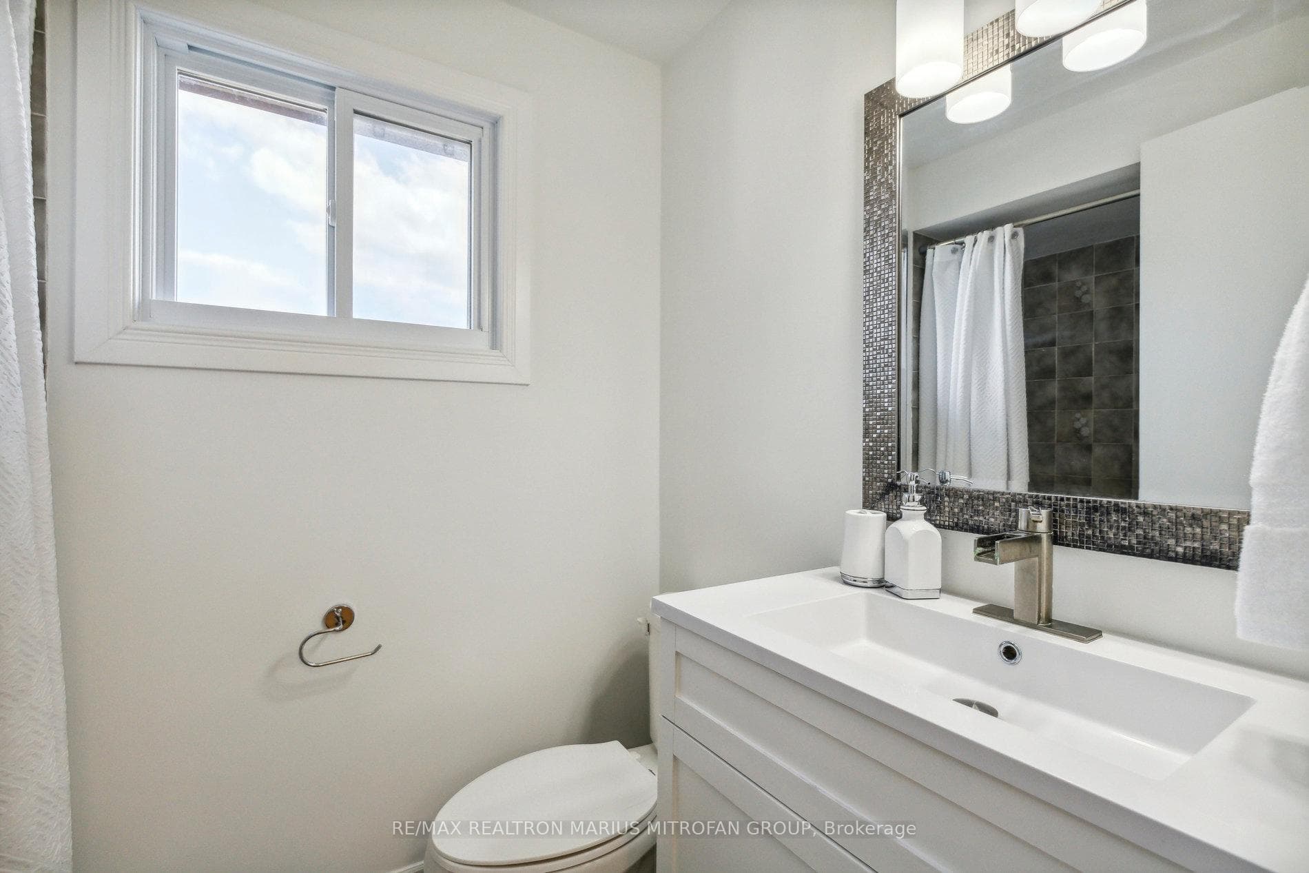 214 Newbury Drive photo 21