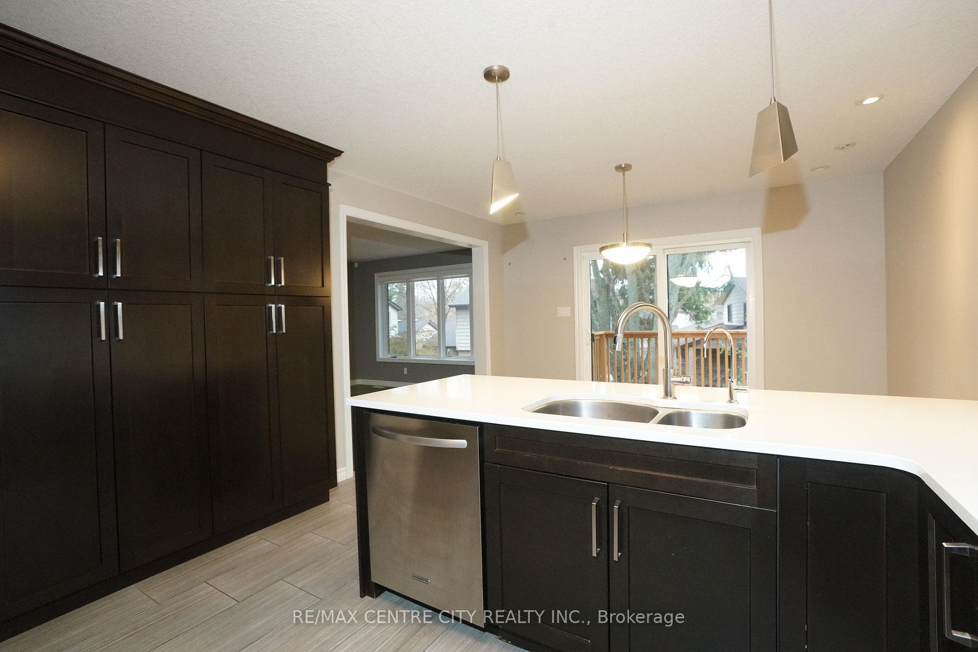 1509 horseshoe Crescent photo 11