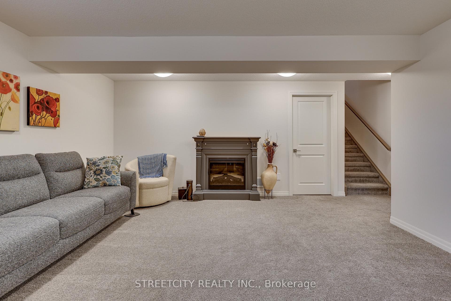 12 CORTLAND Terrace photo 27
