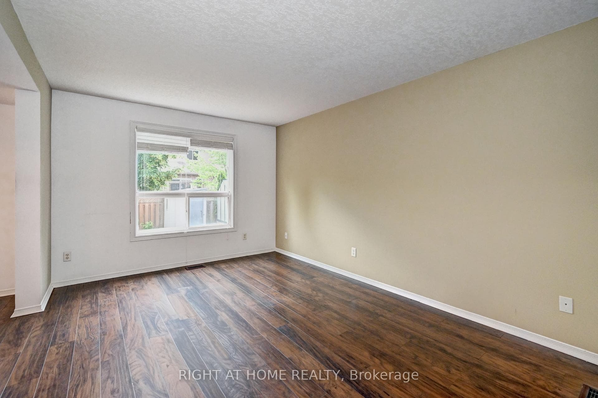 760 Paris Boulevard photo 10