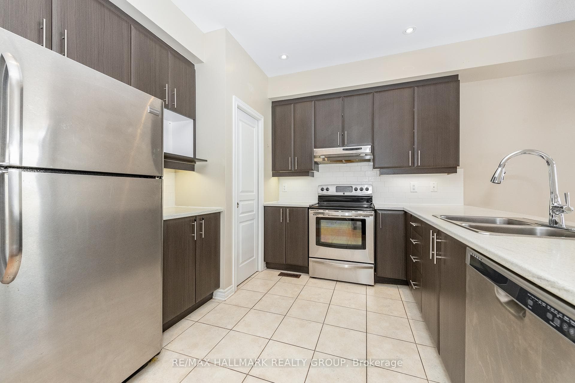 634 Tennant Way photo 11