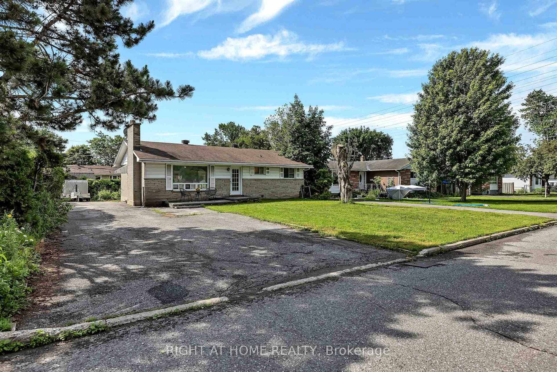 24 Largo Crescent photo 4