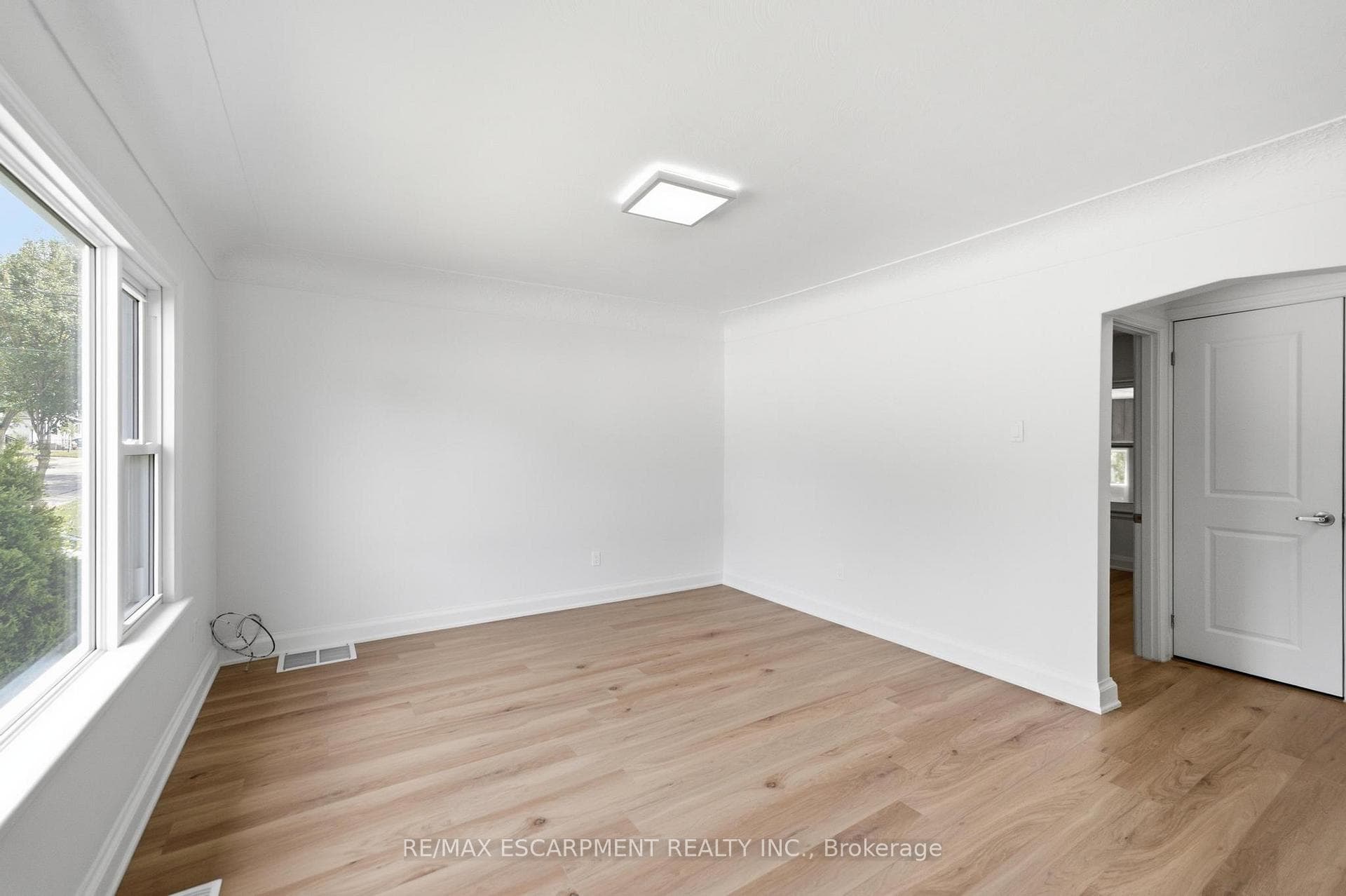 22 David Avenue photo 5