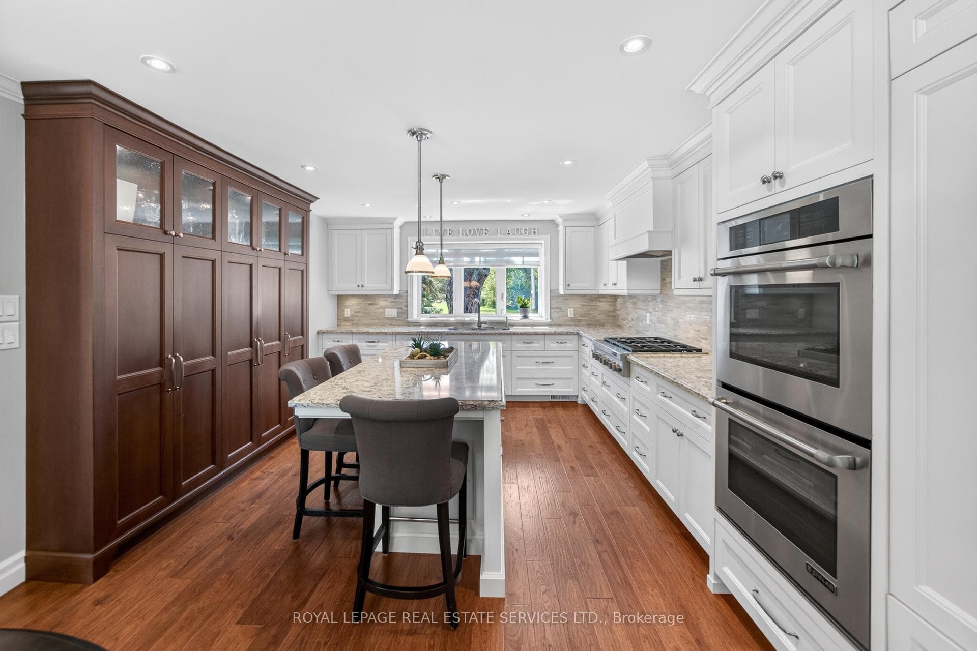 1705 Mazo Crescent photo 7