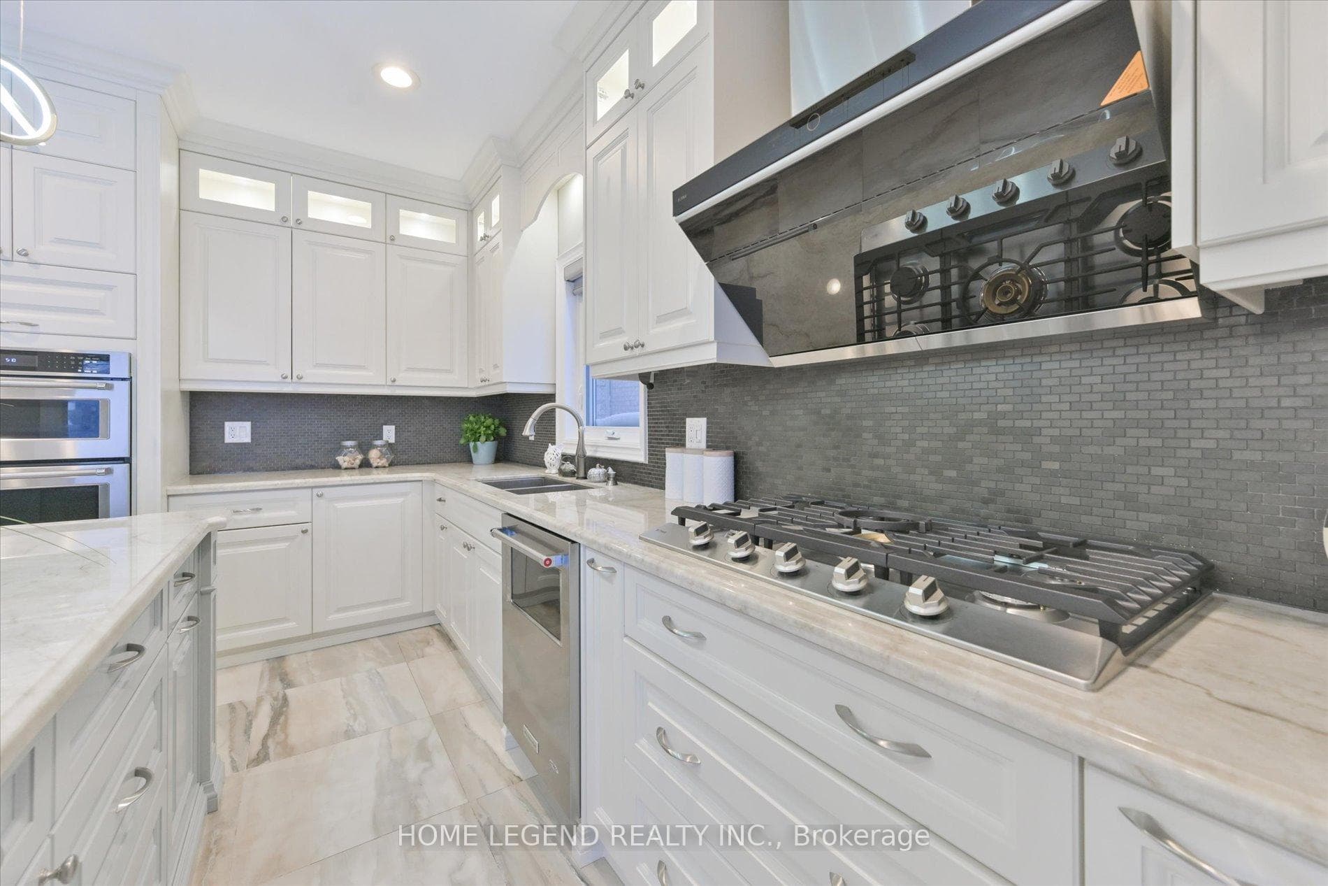 25 Vandermeer Drive photo 10