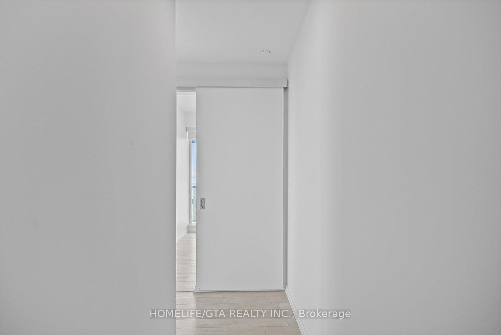 197 Yonge Street Unit 3405 photo 4