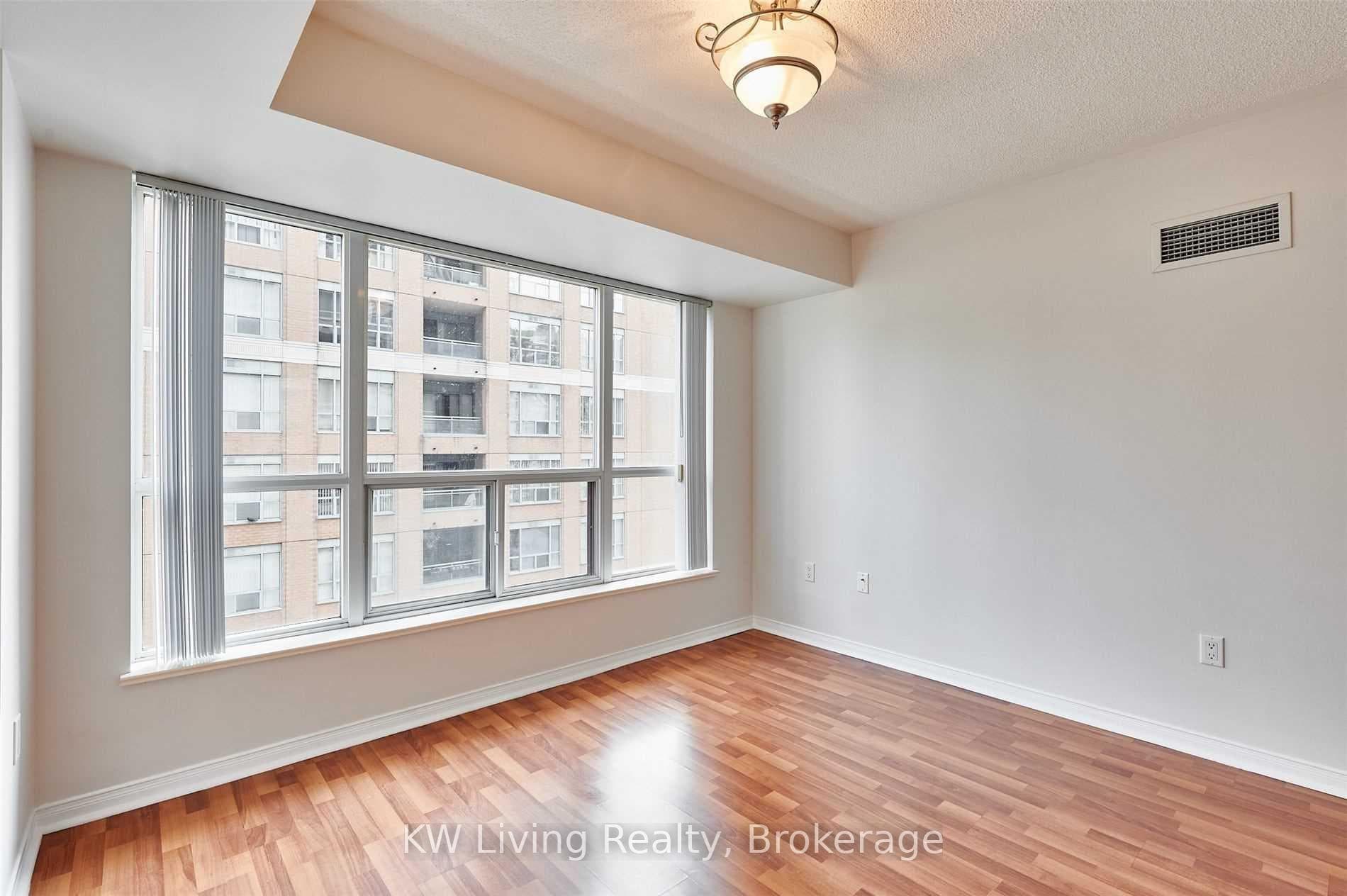 909 Bay Street Unit 606 photo 25