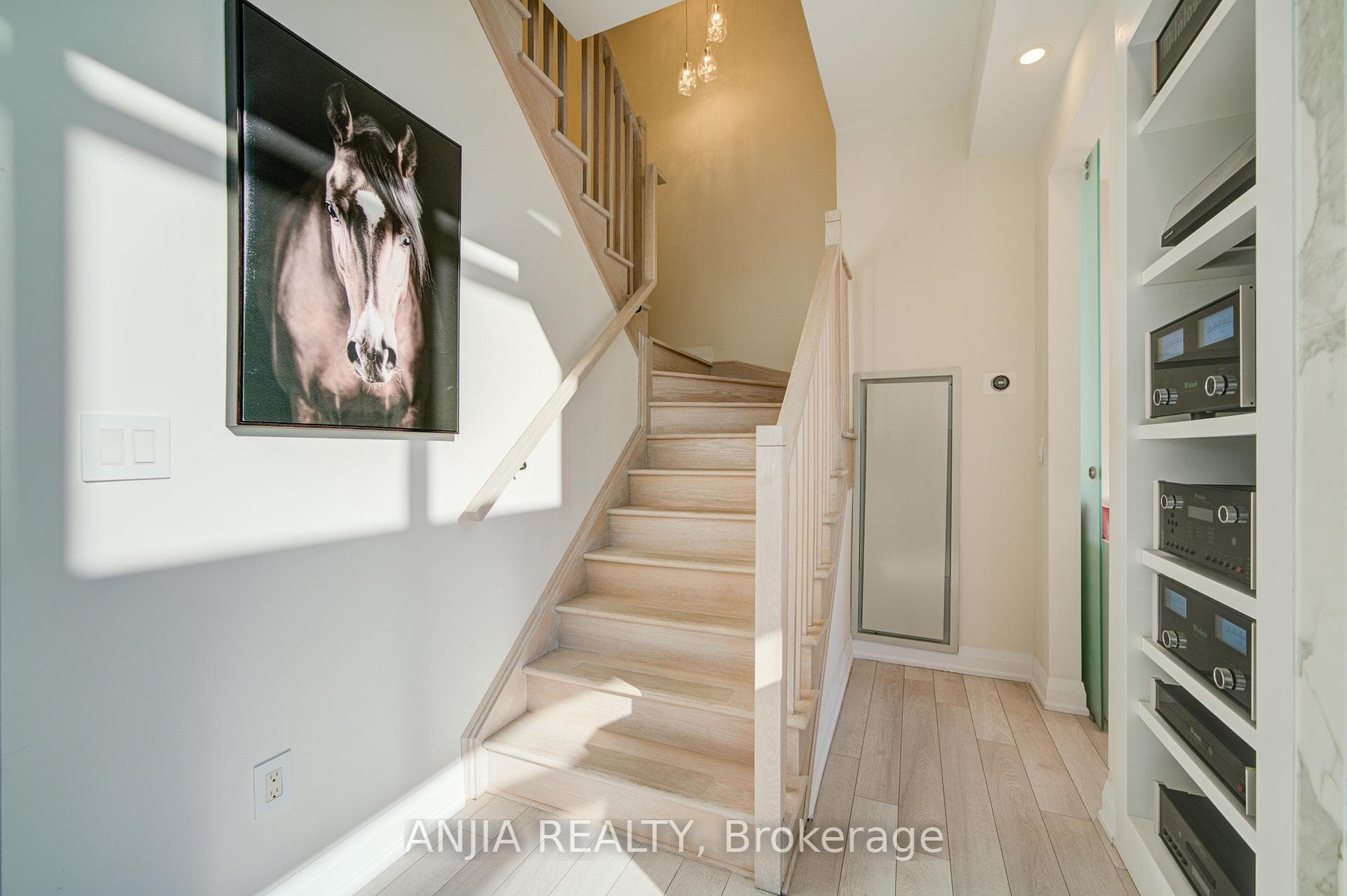 8763 Bayview Avenue Unit 507 photo 16