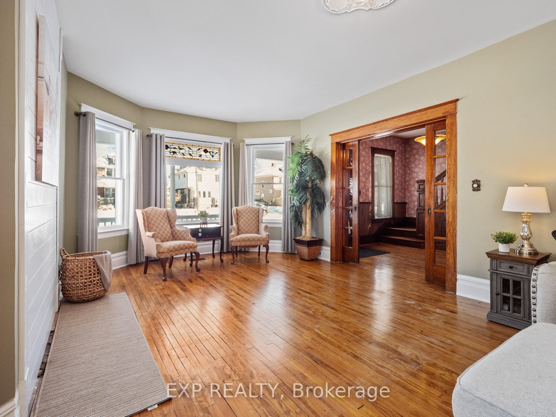 244 Clarence Street photo 8