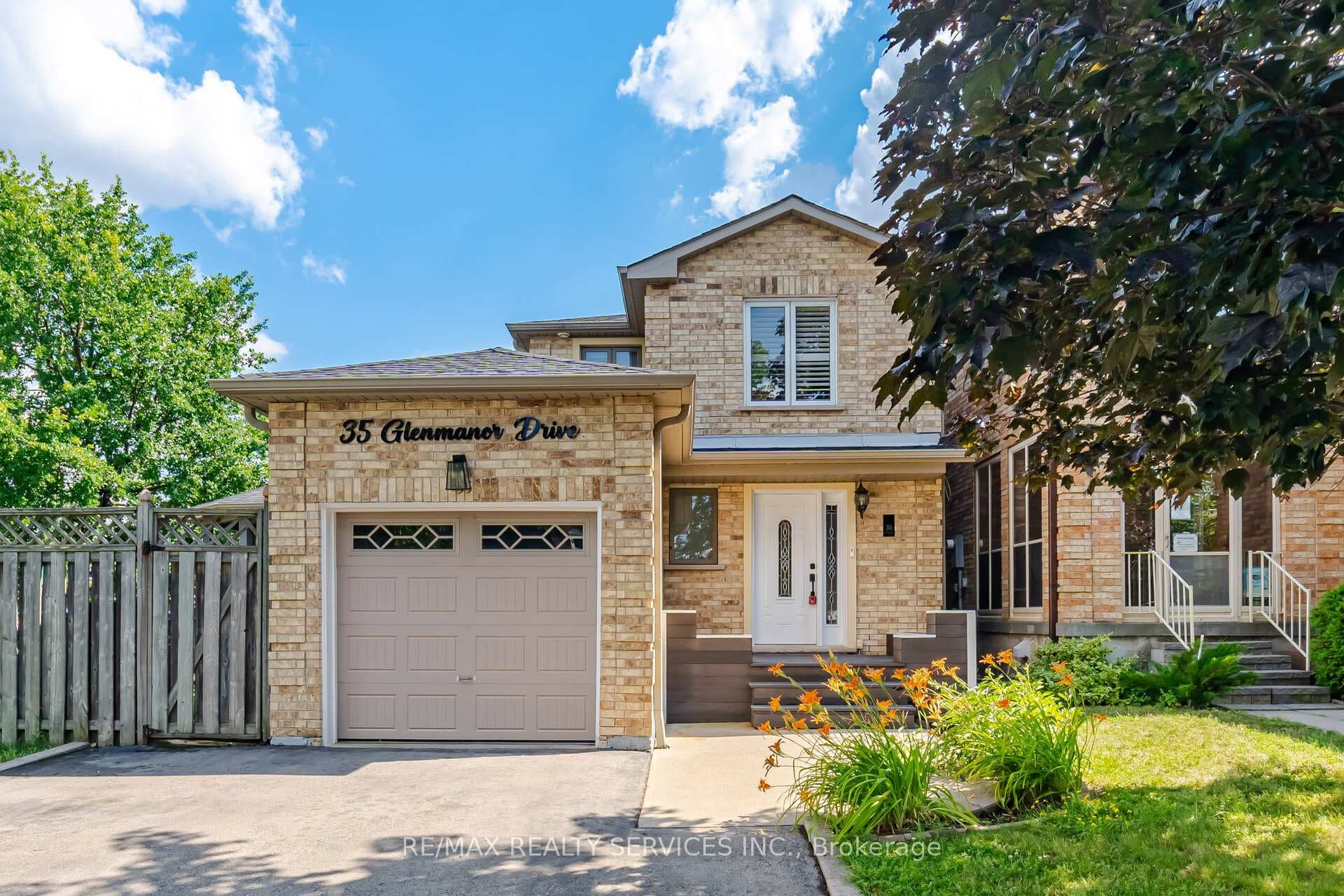 35 Glenmanor Drive photo 2