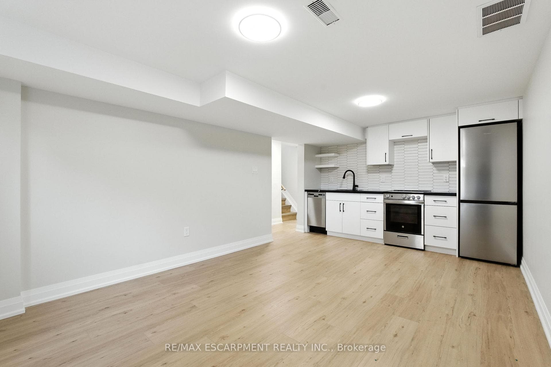929 Upper Ottawa Street Unit B photo 11