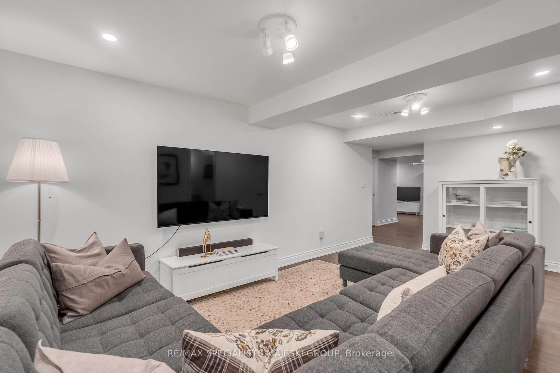 35 Vanguard Drive photo 34