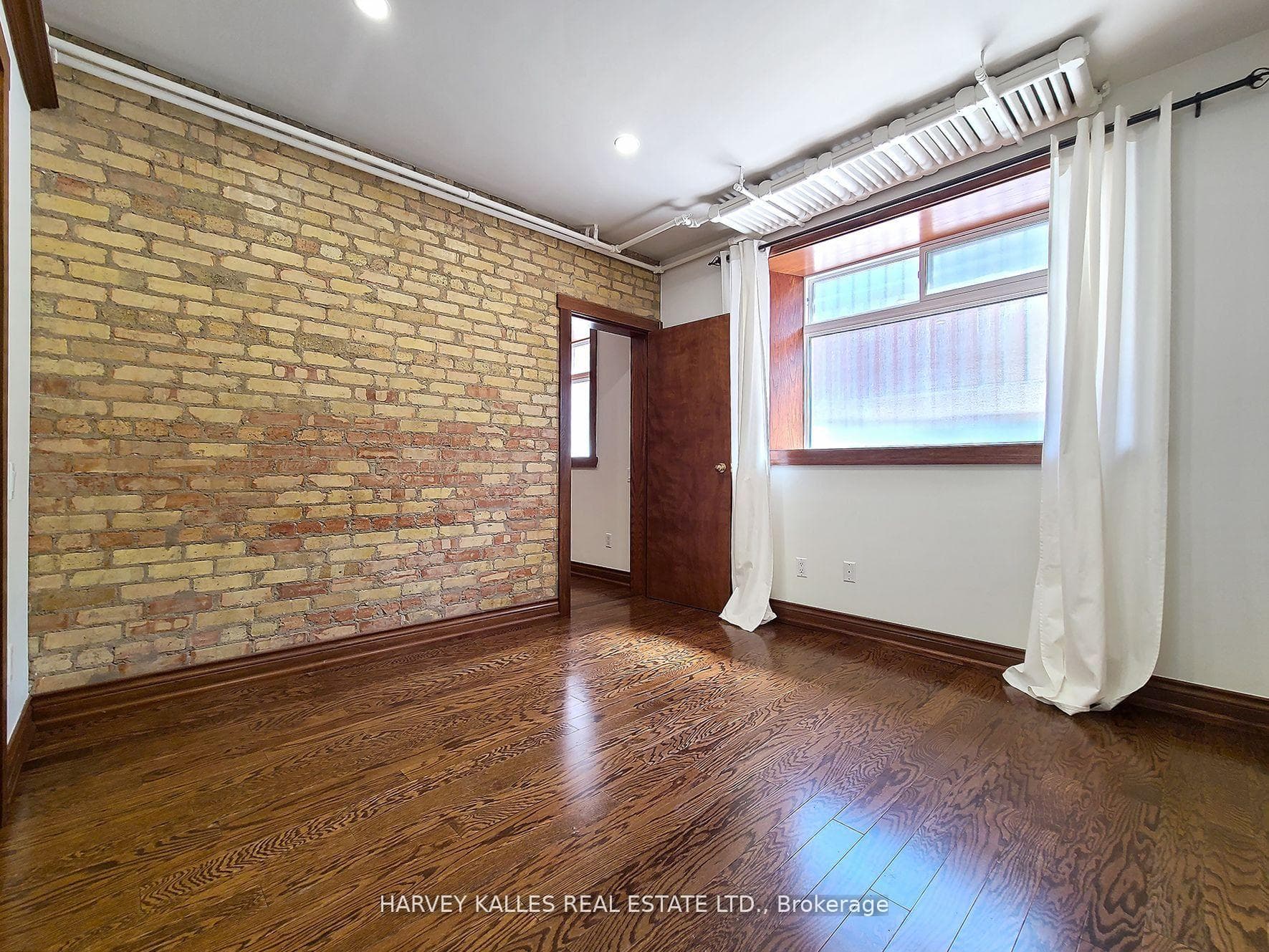 510 Jarvis Street Unit 14 photo 4