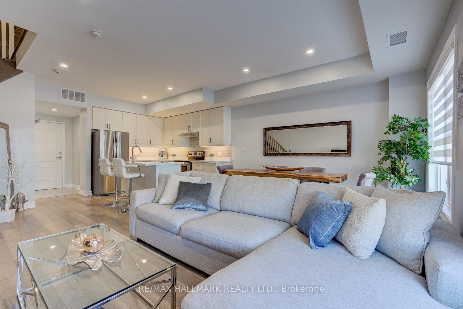 3905 Major Mackenzie Drive Unit 231 photo 19