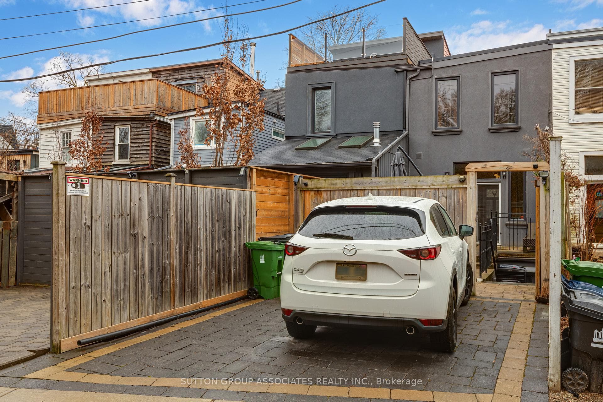 204 MacPherson Avenue photo 31