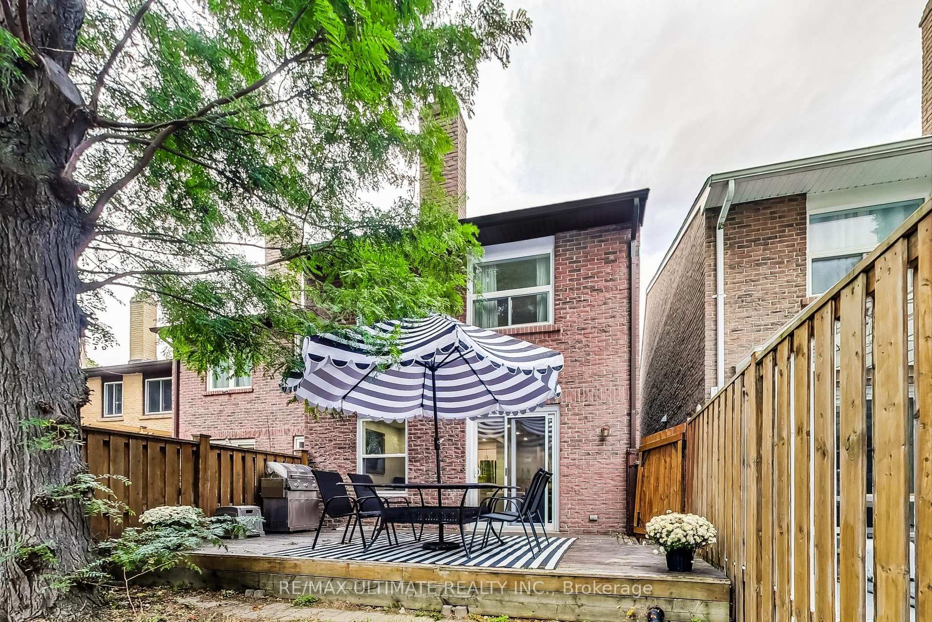 8 Markburn Court photo 28