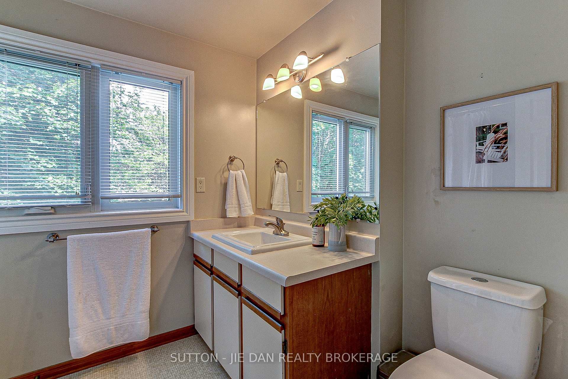 35 Nanette Crescent photo 23