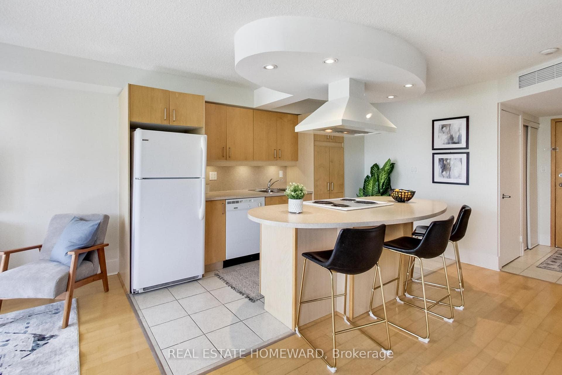 550 Queens Quay Unit 201 photo 6