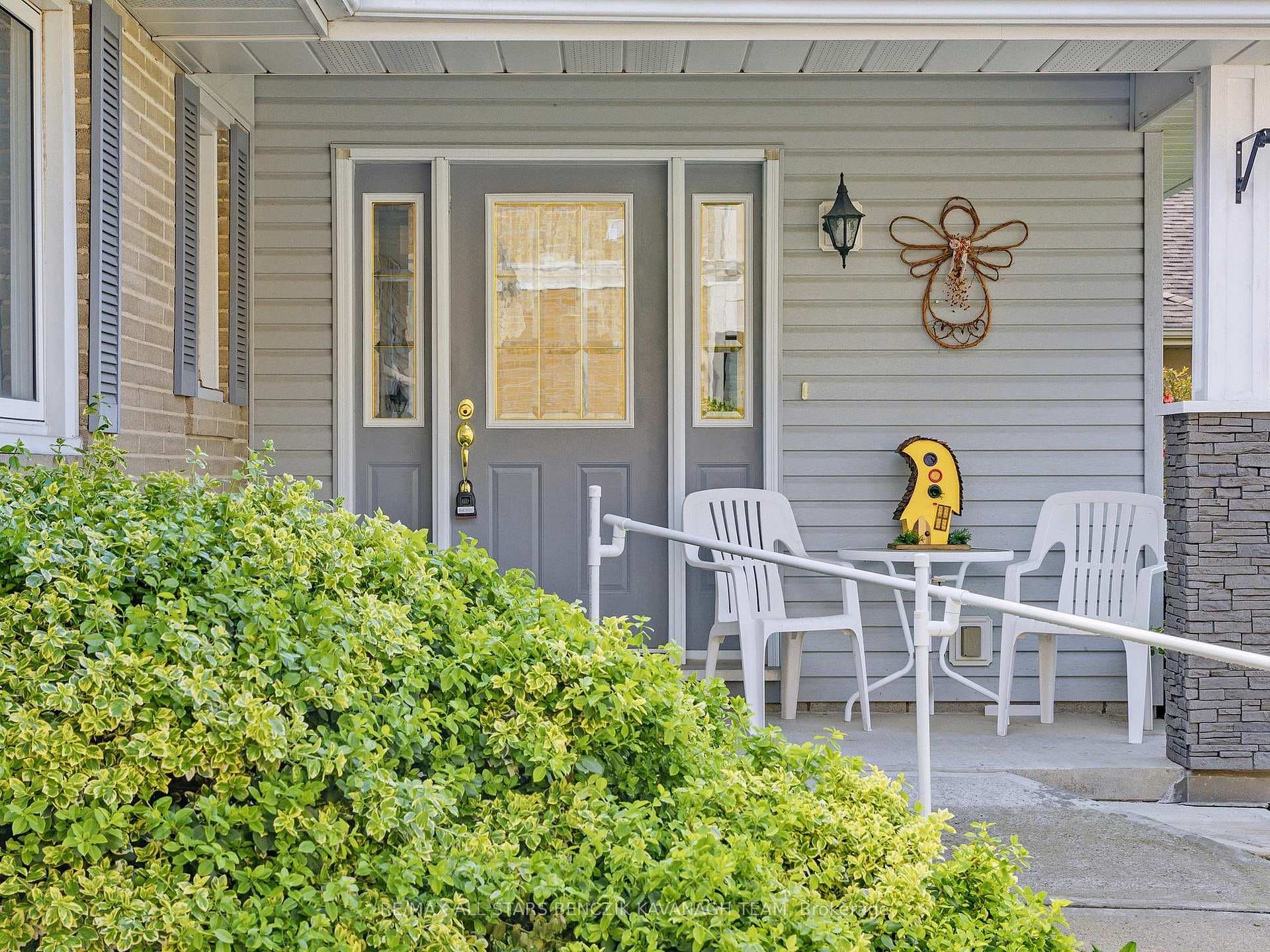 110 Robinson Street photo 3