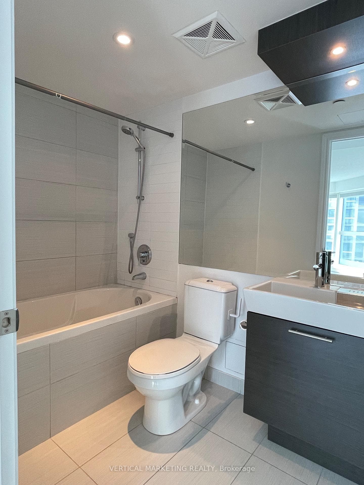 386 Yonge Street Unit 1508 photo 14