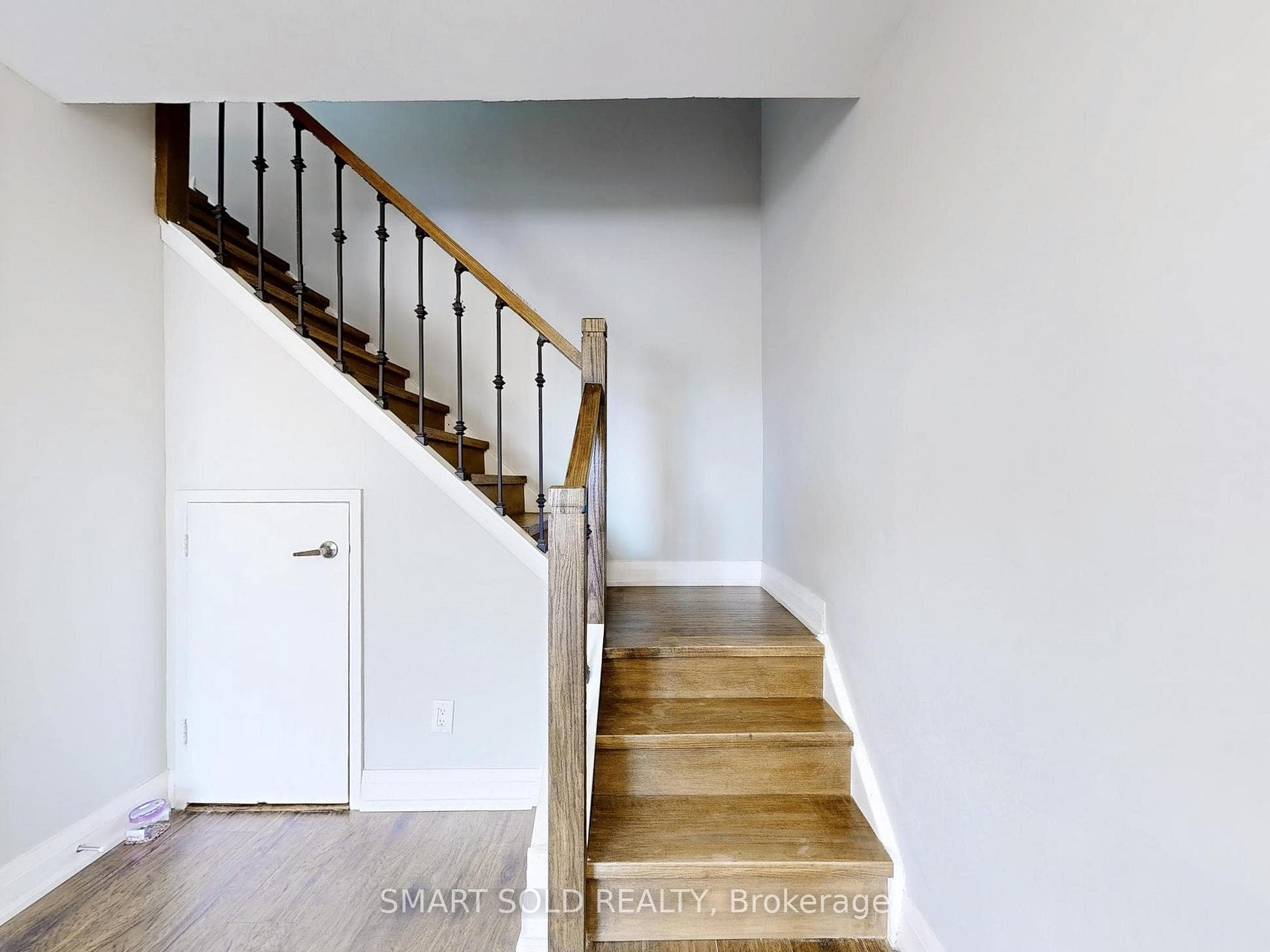 3025 The Credit Woodlands N/A Unit 212 photo 17