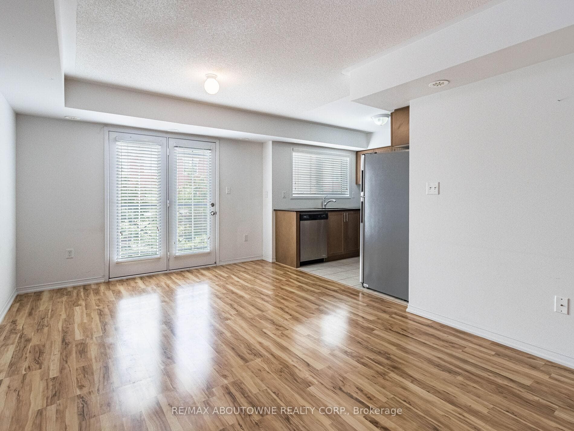 2504 Post Road Unit 20 photo 9