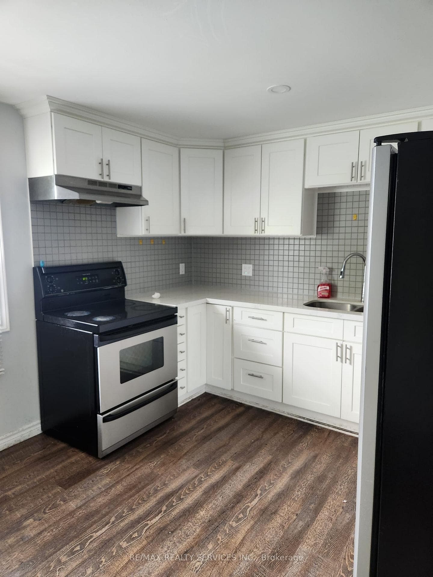 71 Helene Crescent Unit Upper photo 4