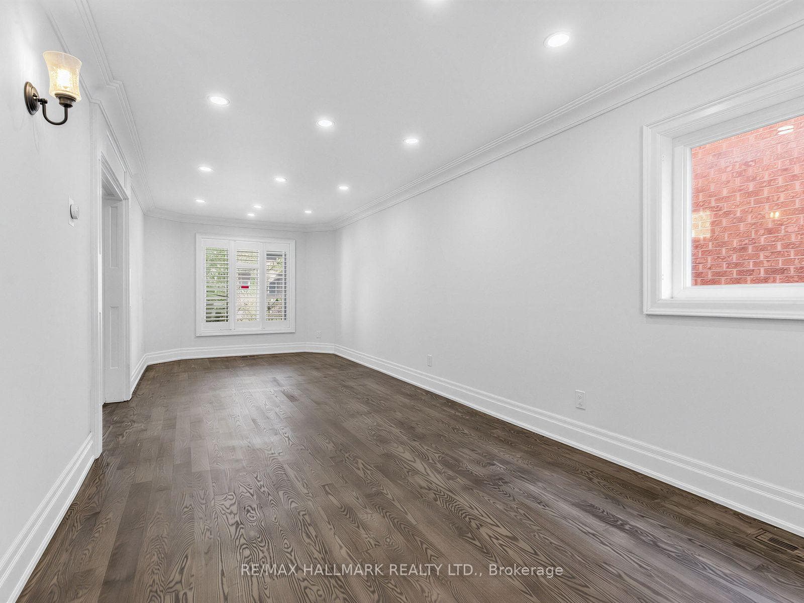 287 Andy Crescent photo 7