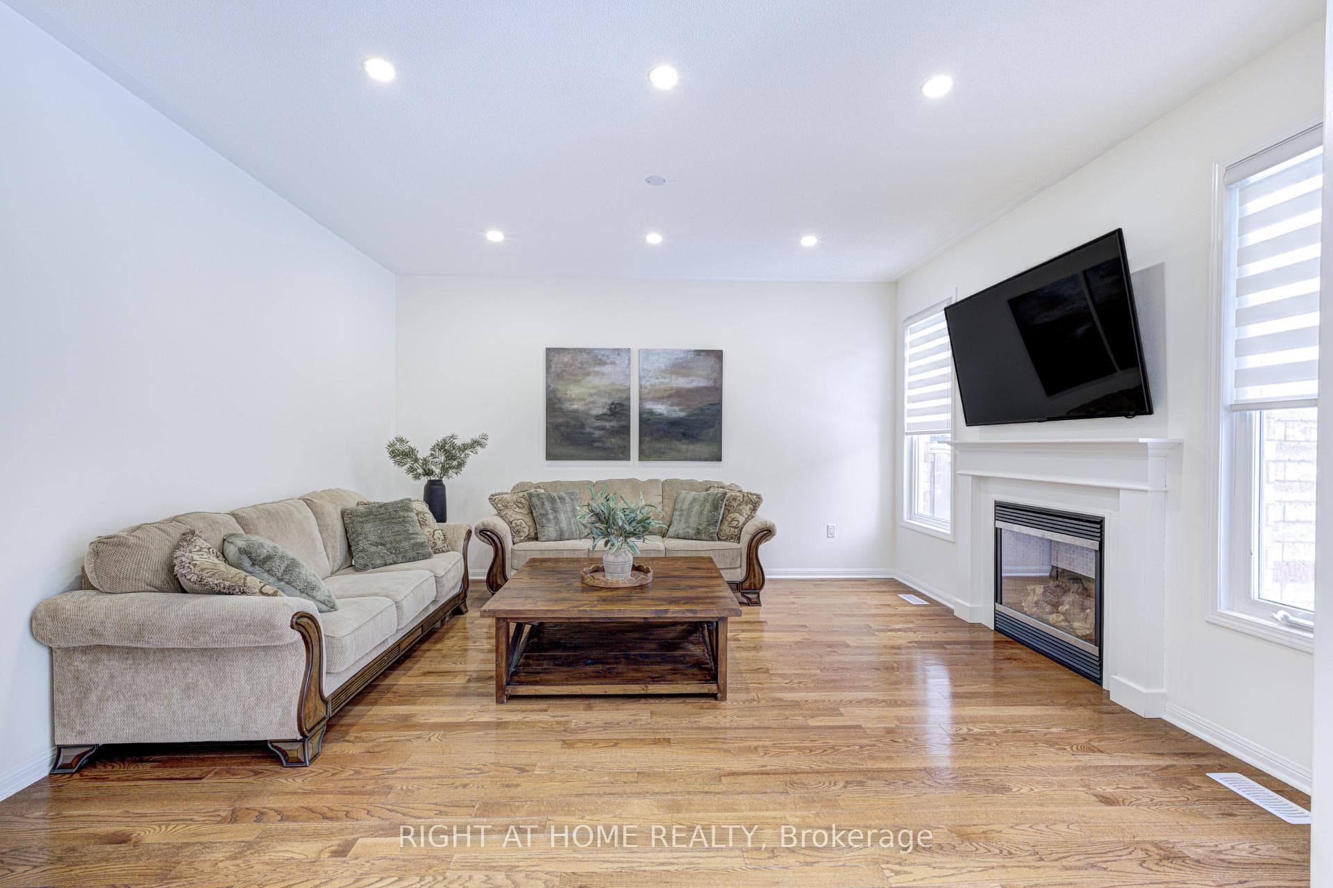 796 Rayner Court photo 26