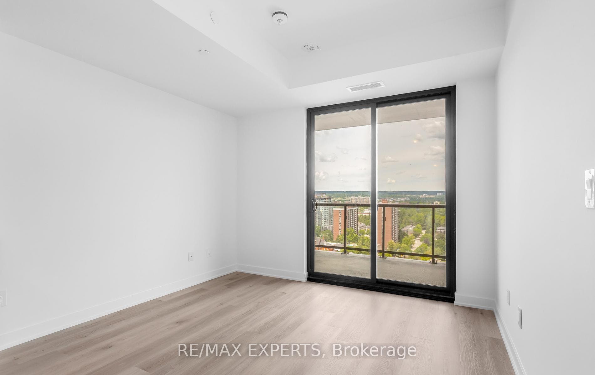 2075 Lakeshore Road Unit 1811 photo 17