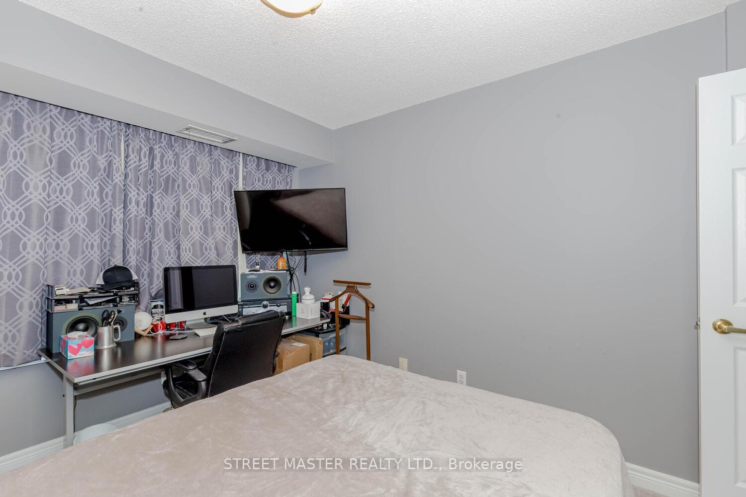 156 Enfield Place Unit 1802 photo 21