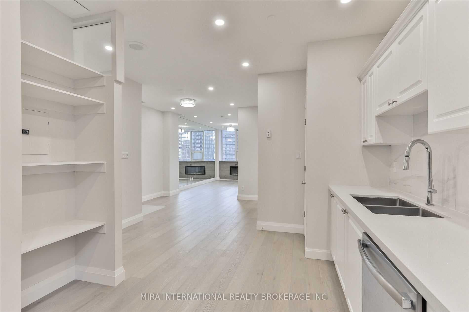 393 King Street Unit 810 photo 5