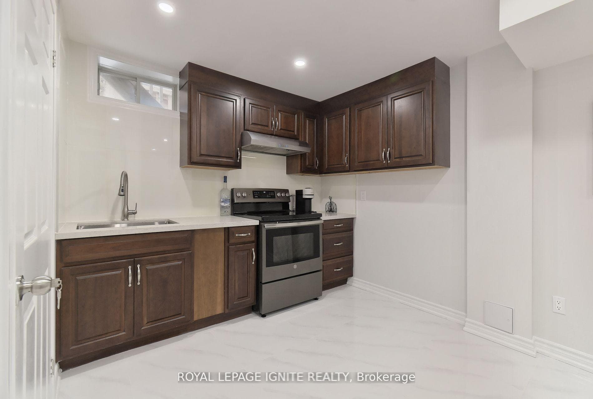 389 Delaney Drive photo 21