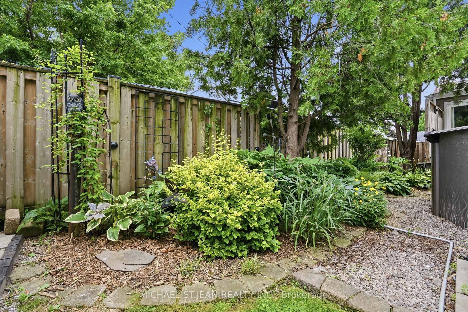 272 Adeline Avenue photo 46