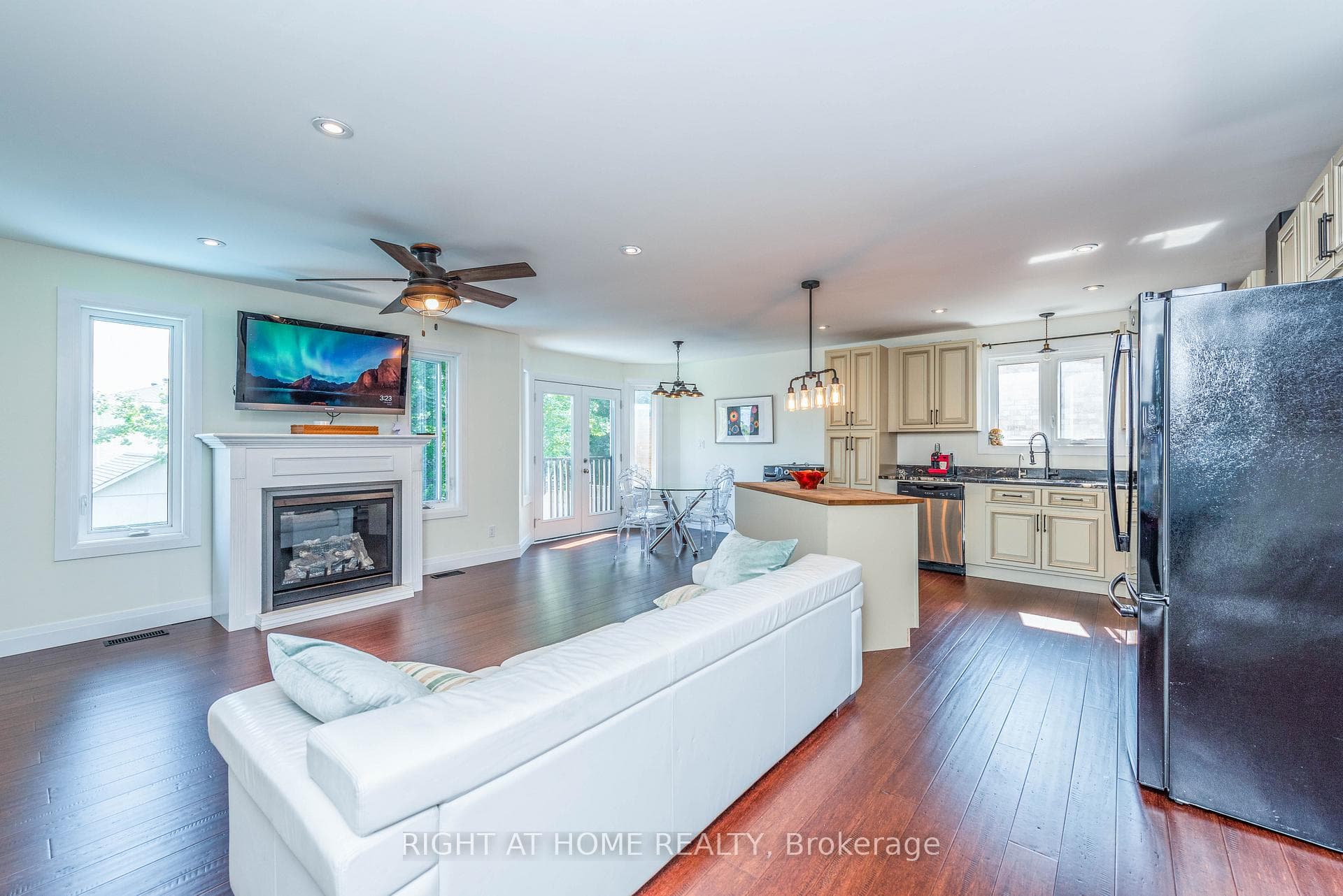11 Ottaway Avenue photo 8