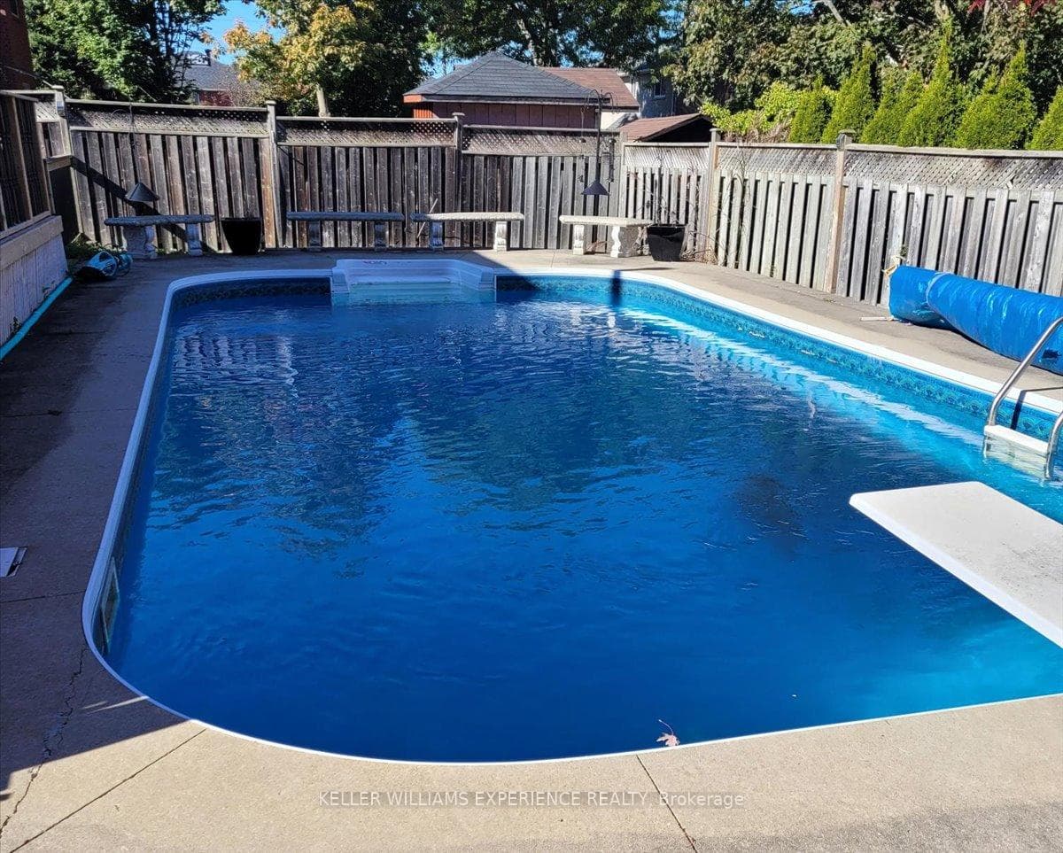 132 James Street photo 39