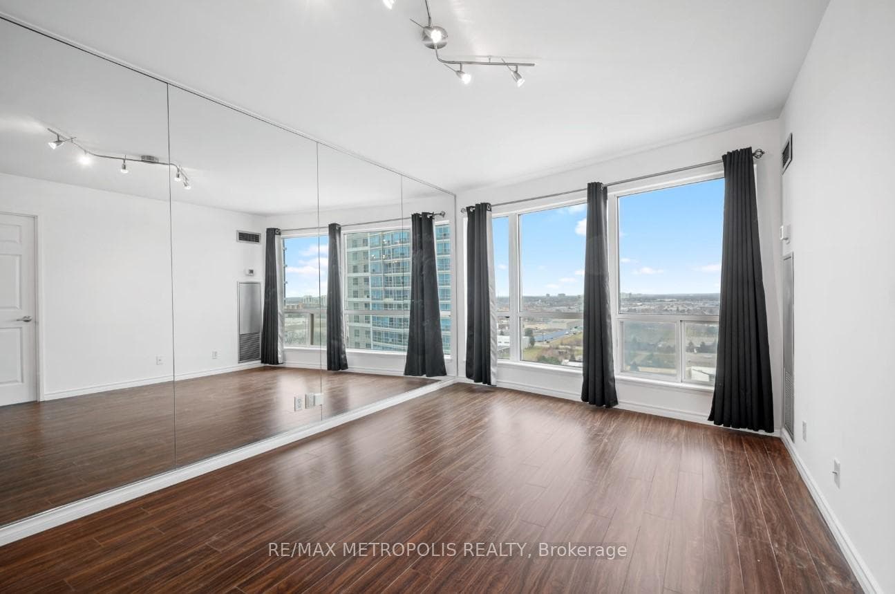 8 Lee Centre Drive Unit 2101 photo 11